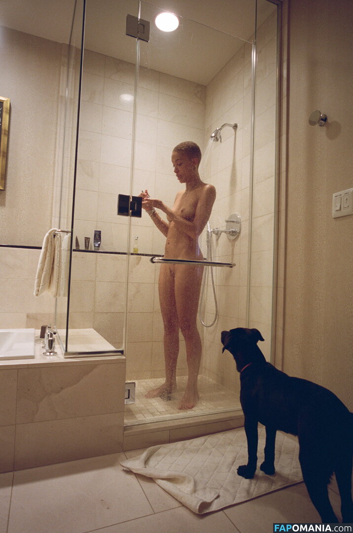 Adwoa Aboah Nudo Foto trapelata #2