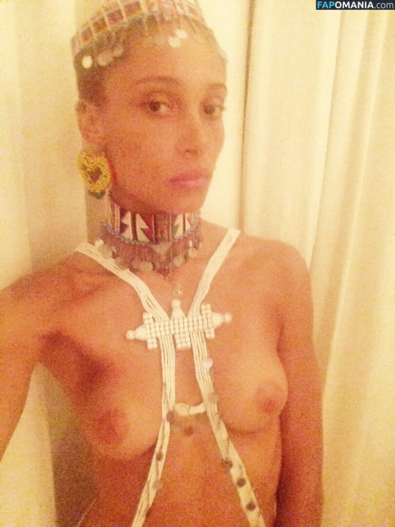 Adwoa Aboah Nudo Foto trapelata #28