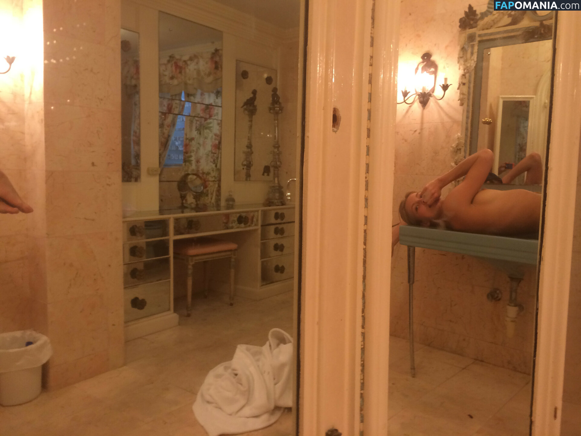 Allegra Carpenter Nudo Foto trapelata #19