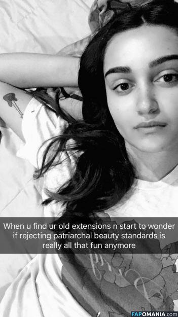 Ariela Barer Nudo Foto trapelata #10