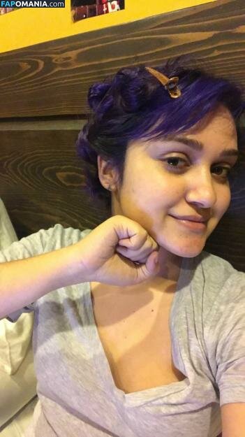 Ariela Barer Nudo Foto trapelata #14