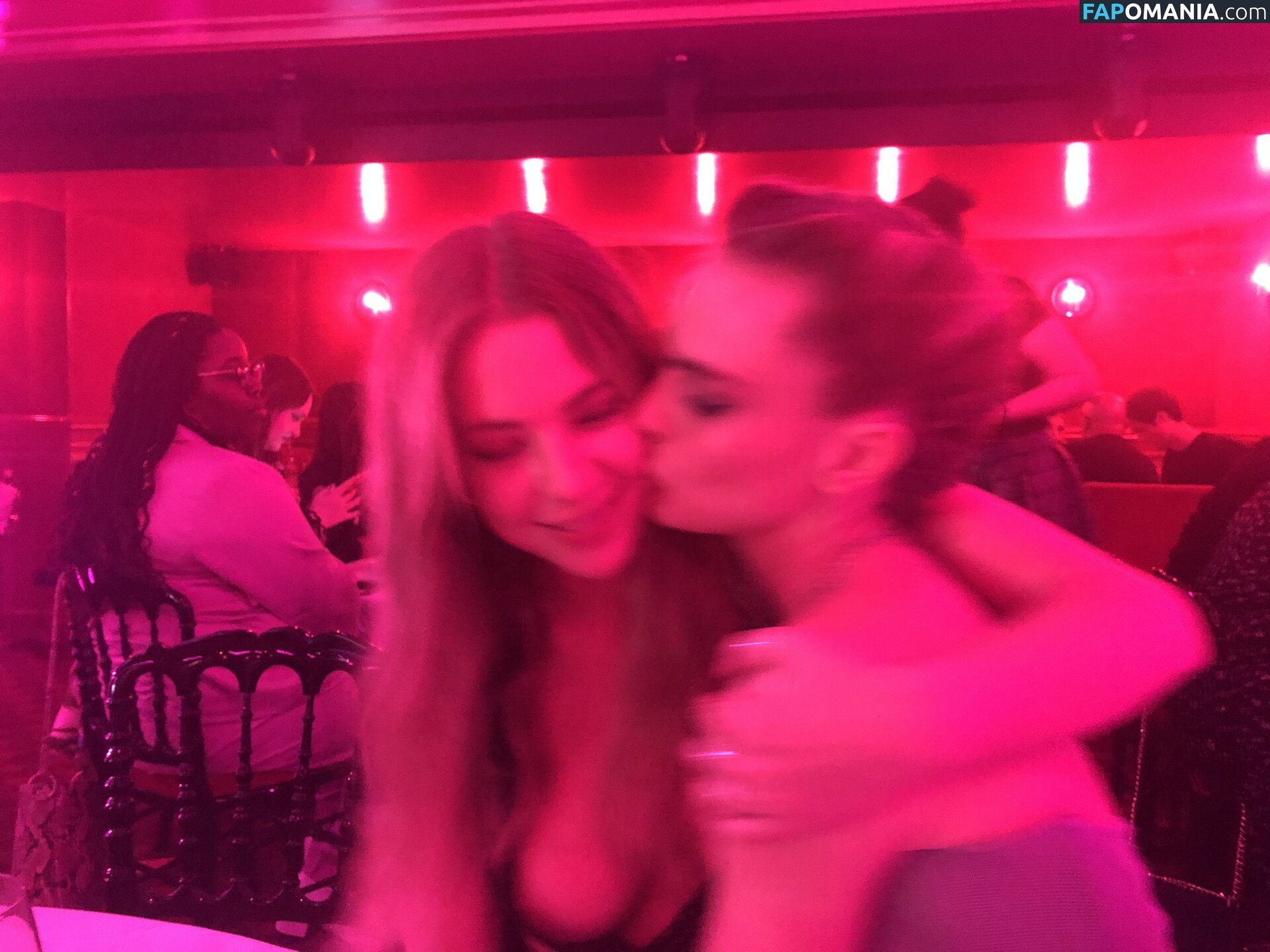 Ashley Benson And Cara Delevingne Nudo Foto trapelata #51