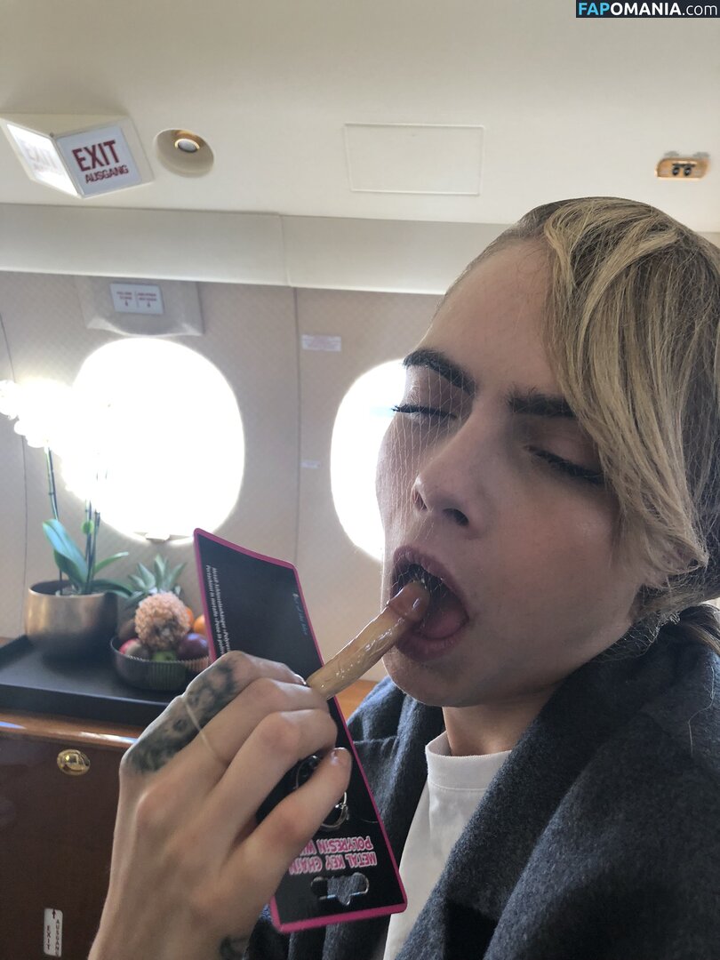 Ashley Benson And Cara Delevingne Nudo Foto trapelata #53