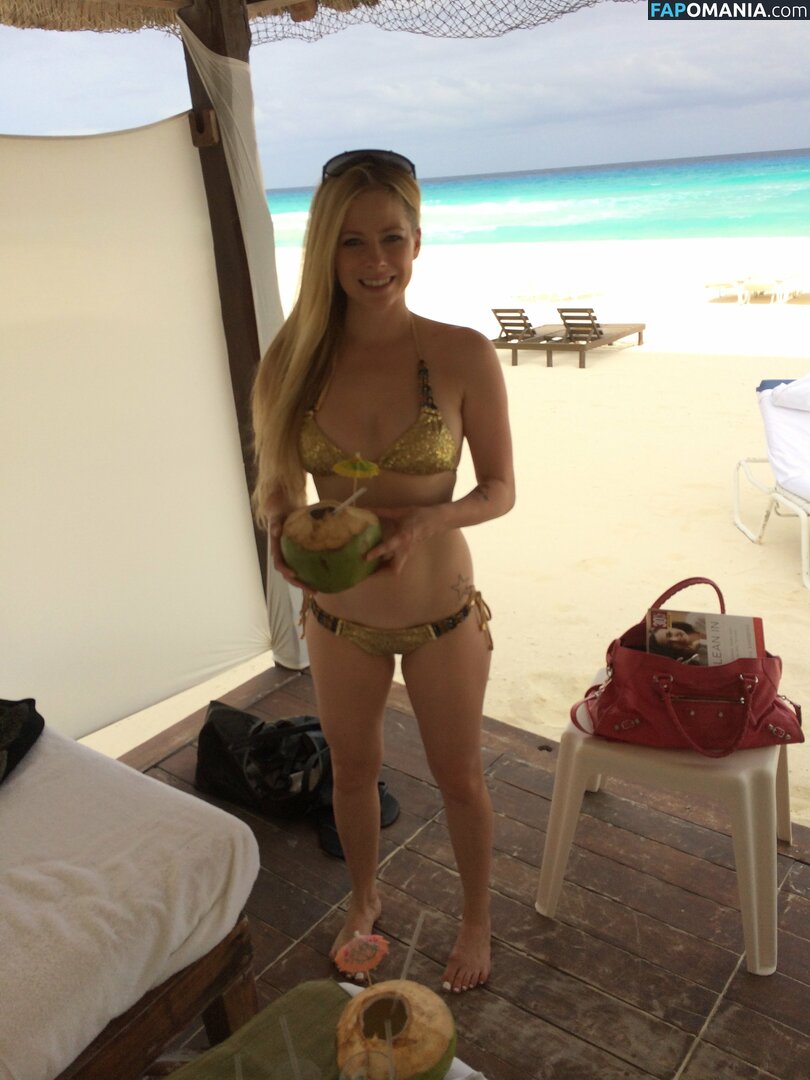 Avril Lavigne Nudo Foto trapelata #6