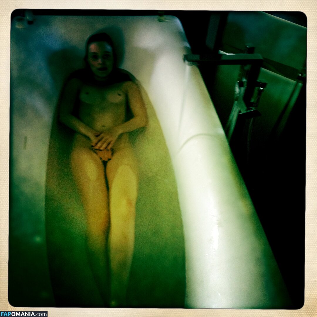 Bella Heathcote Nudo Foto trapelata #6