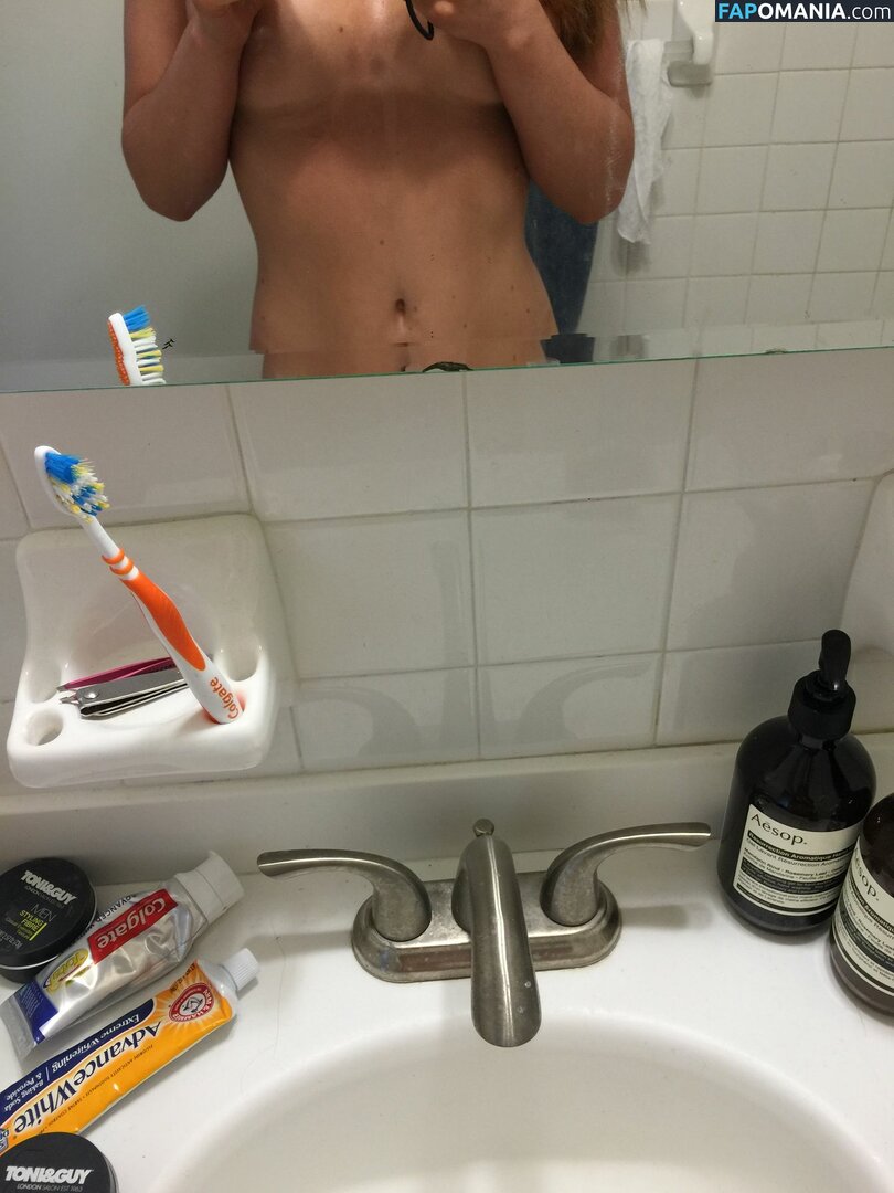 Bonnie Wright Nudo Foto trapelata #9