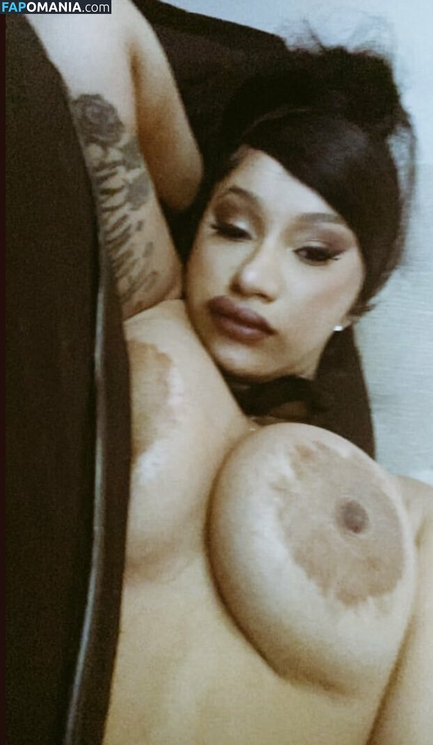 Cardi B Nudo Foto trapelata #1