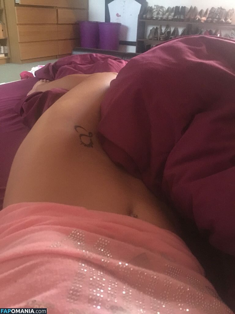 Carly Booth Nudo Foto trapelata #3