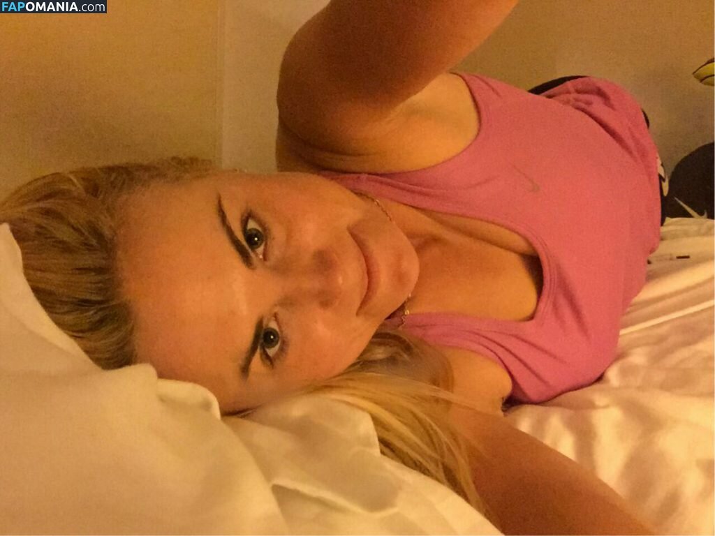 Carly Booth Nudo Foto trapelata #54