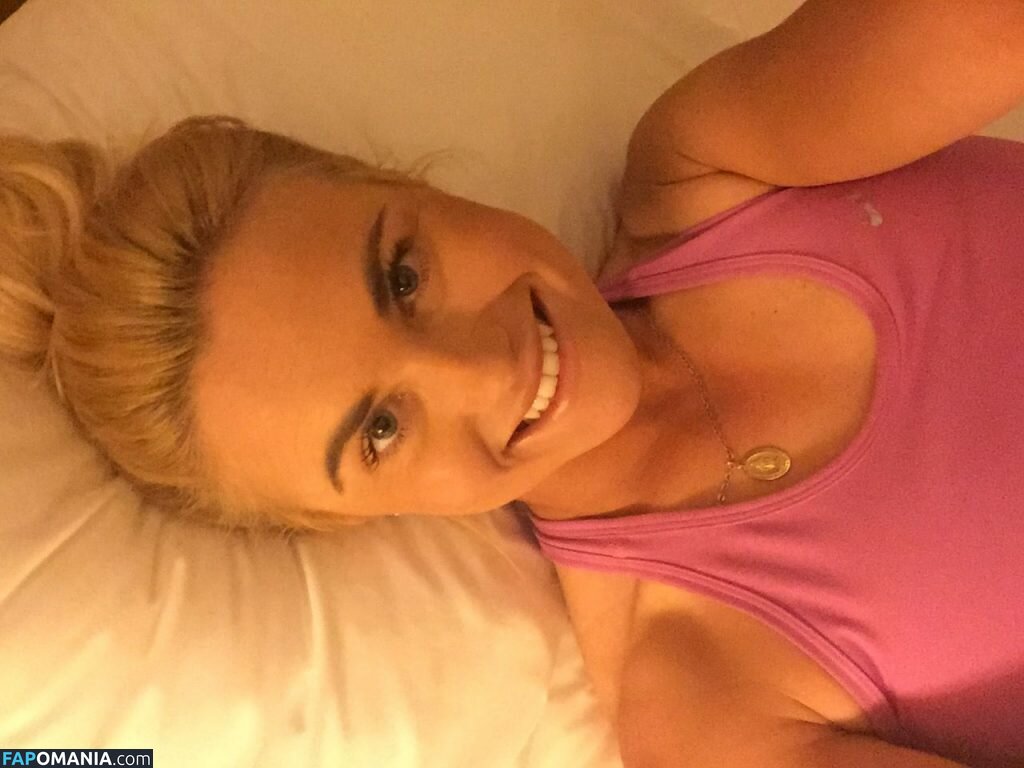 Carly Booth Nudo Foto trapelata #58