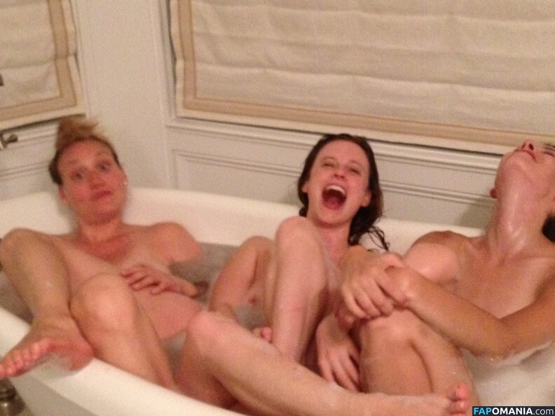 Carly Foulkes Nudo Foto trapelata #5
