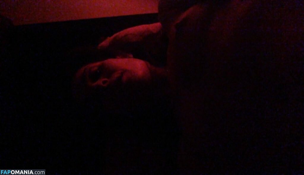 Carly Pope Nudo Foto trapelata #7