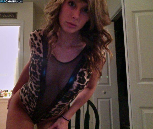 Carly Simmons Nudo Foto trapelata #64