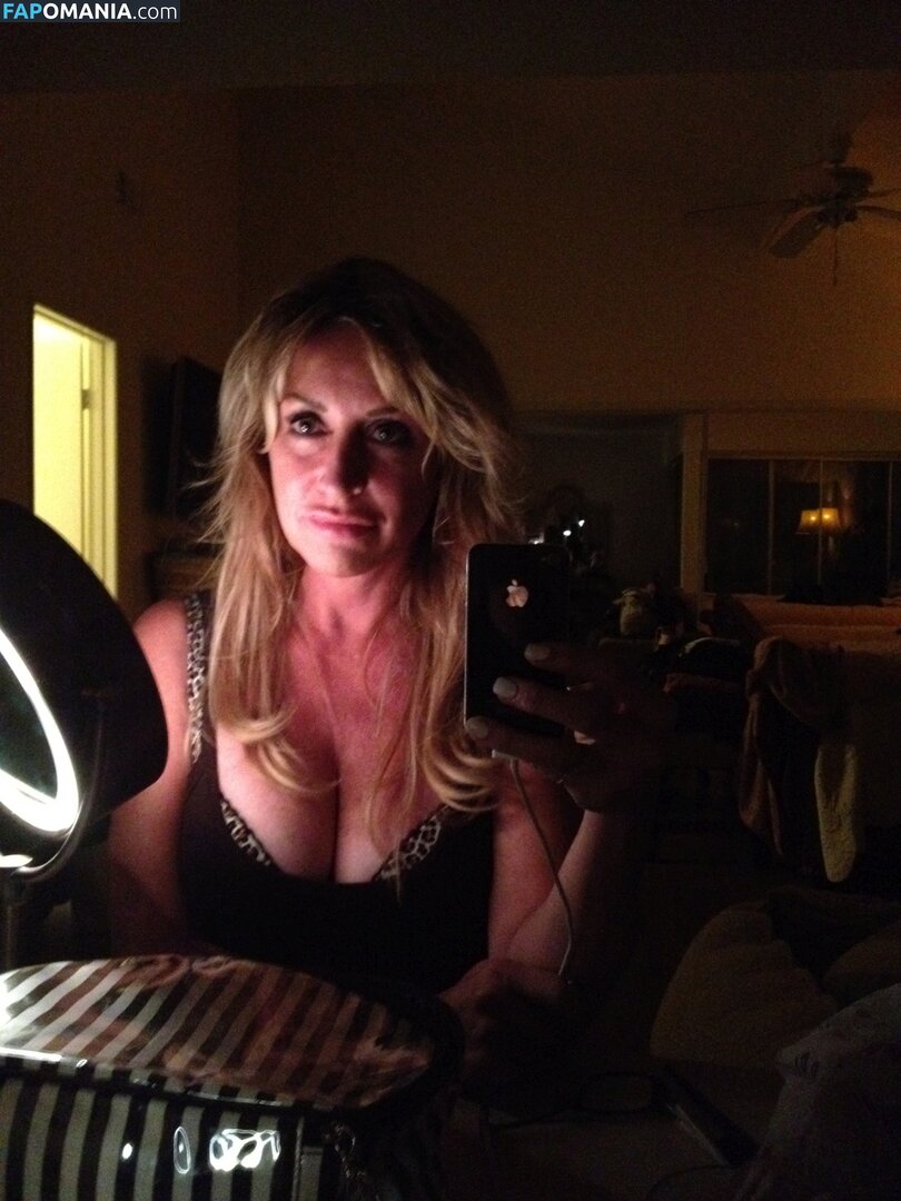 Carrie Michalka Nudo Foto trapelata #25