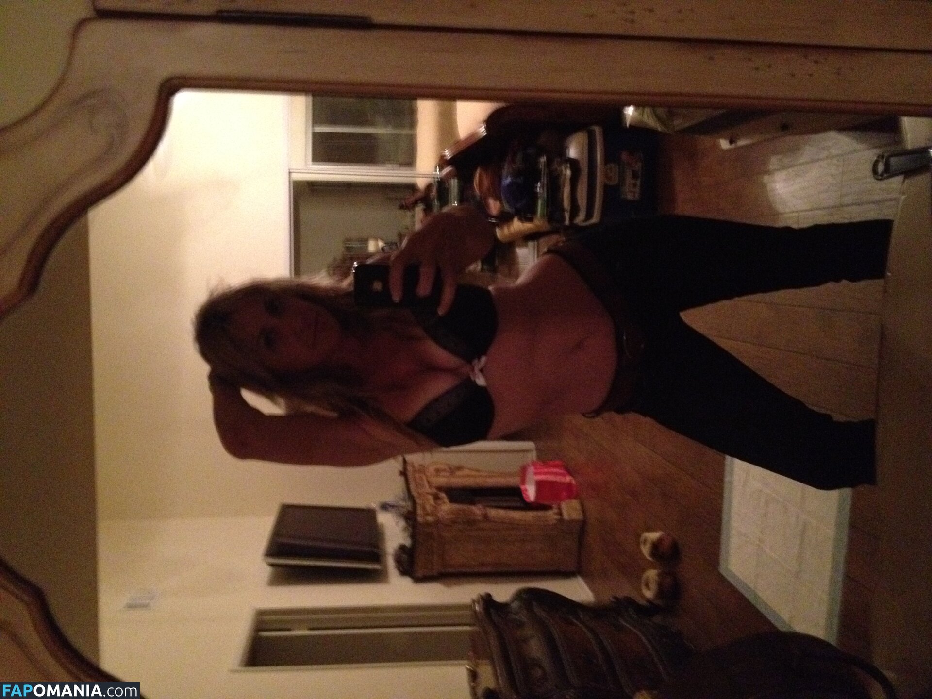 Carrie Michalka Nudo Foto trapelata #139