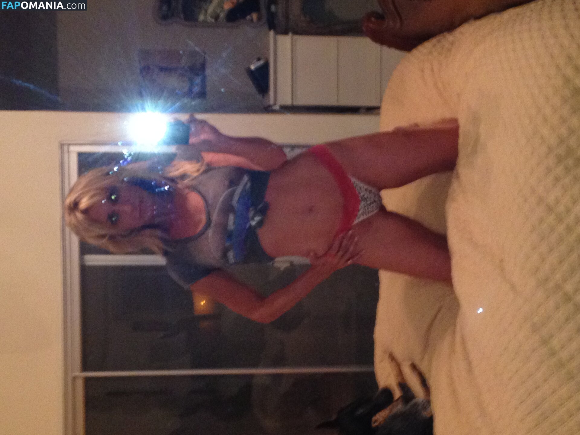 Carrie Michalka Nudo Foto trapelata #168