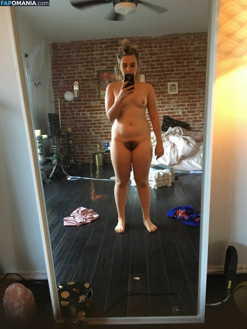 Chloe Fineman Nudo Foto trapelata #29