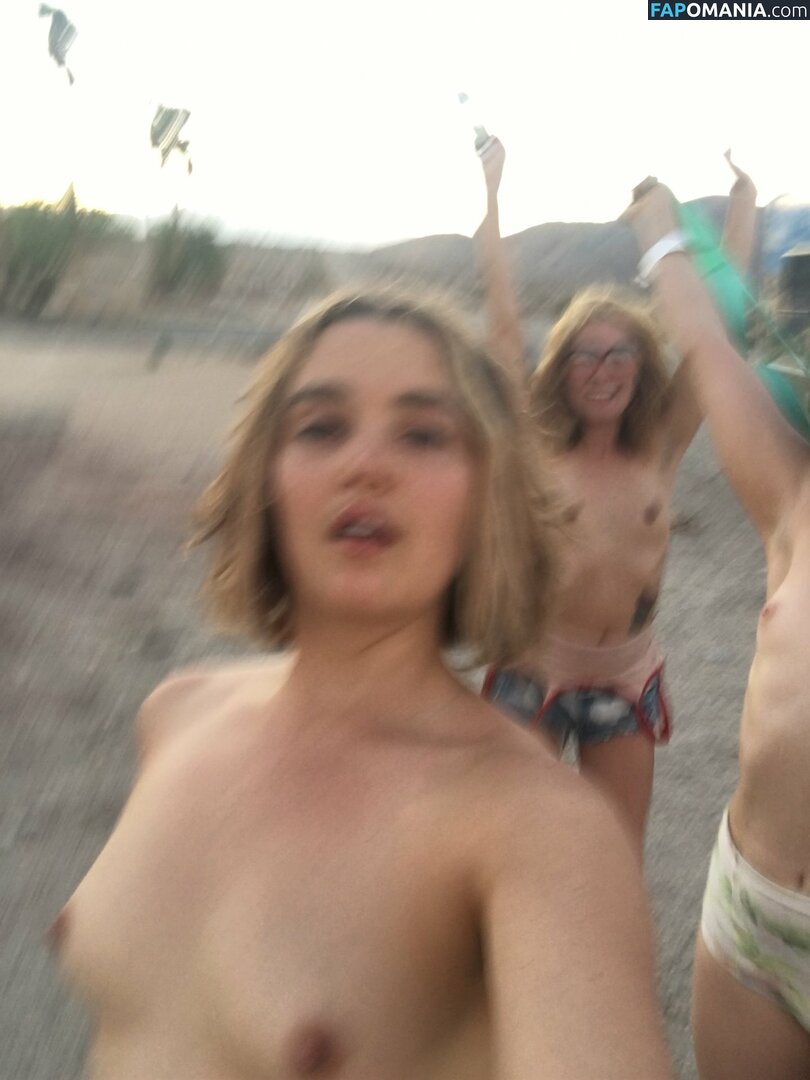 Chloe Fineman Nudo Foto trapelata #42