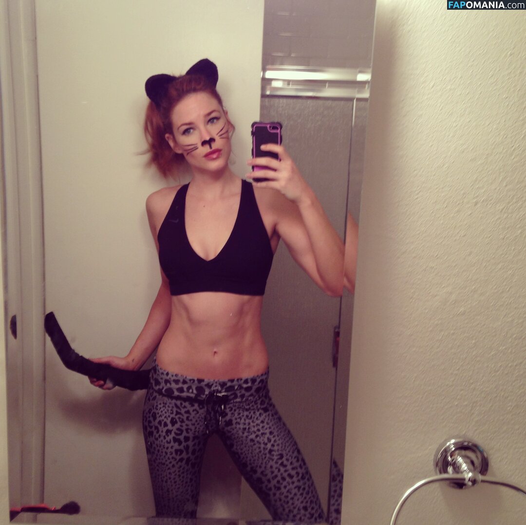 Courtney Hope Nudo Foto trapelata #3