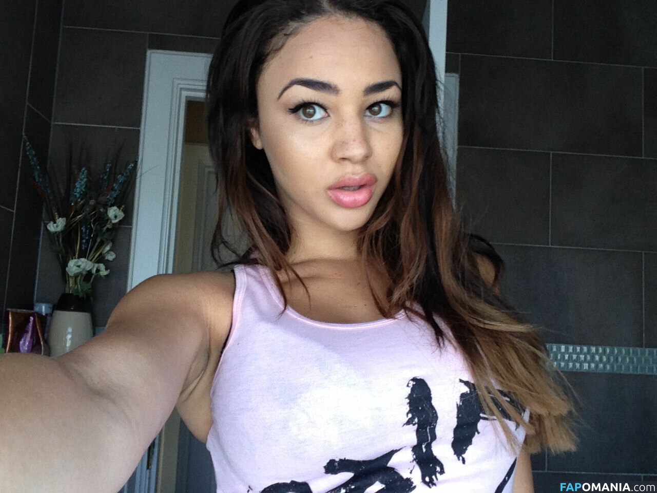 Courtnie Quinlan Nudo Foto trapelata #157