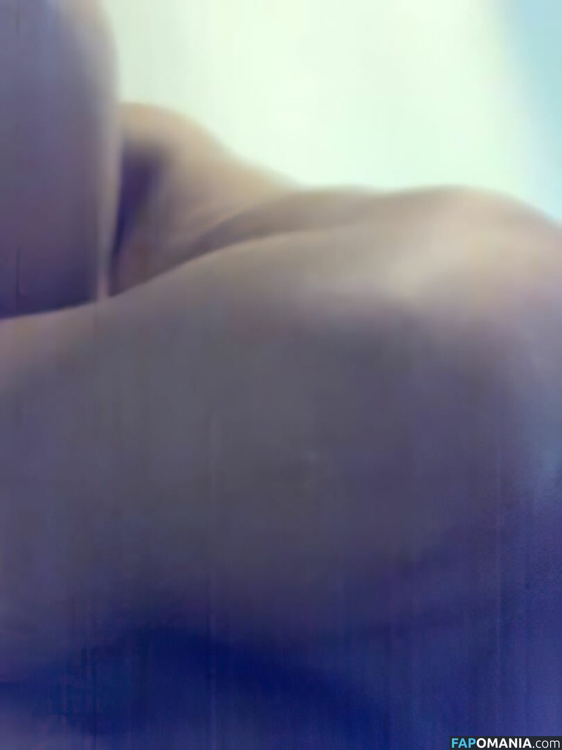 Cut Tari Nudo Foto trapelata #30