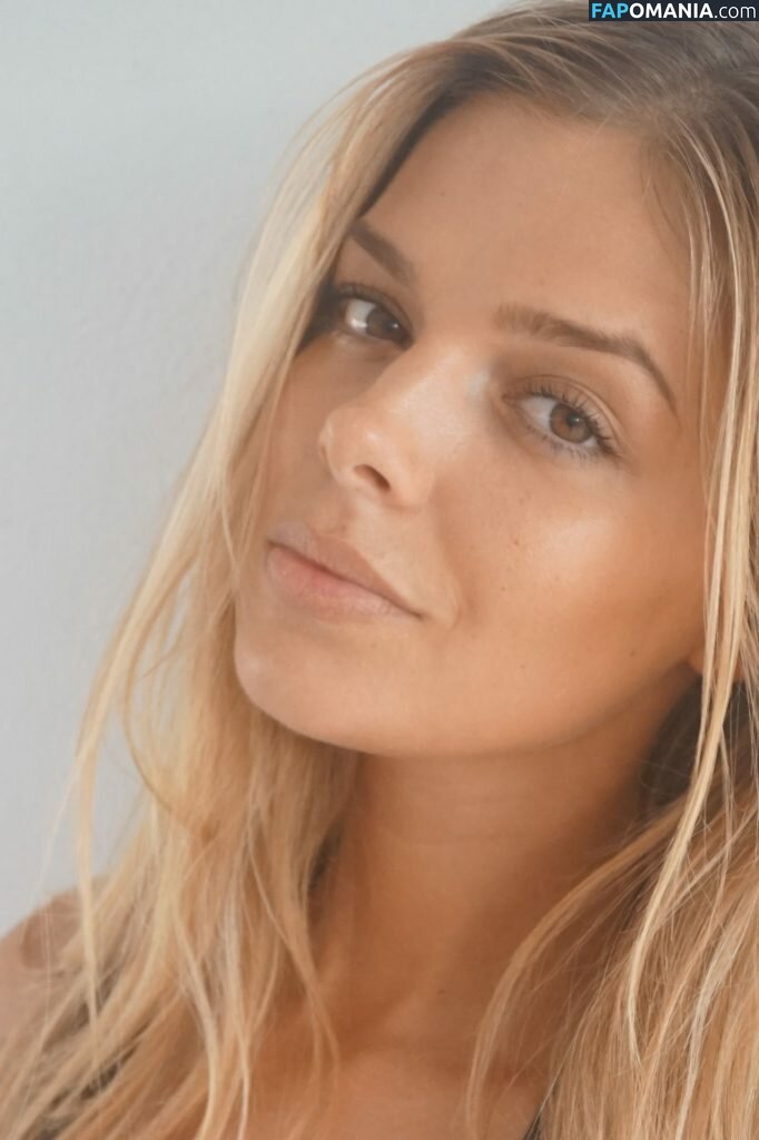 Danielle Knudson Nudo Foto trapelata #27