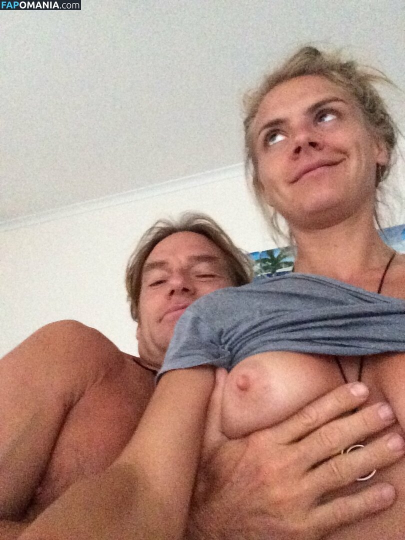 Eliza Coupe Nudo Foto trapelata #2