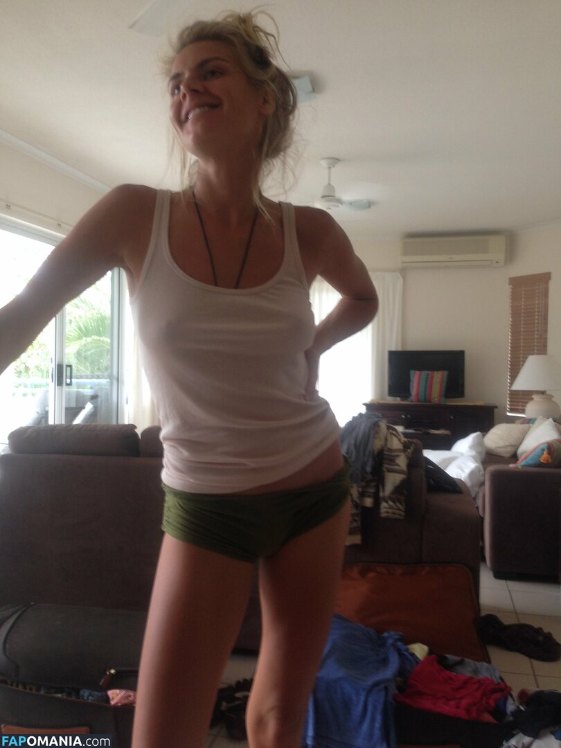 Eliza Coupe Nudo Foto trapelata #3