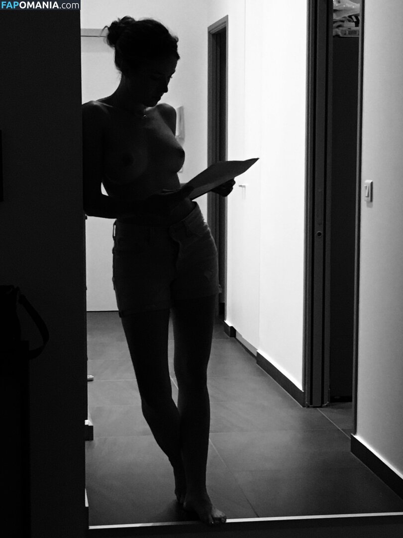 Elodie Fontan Nudo Foto trapelata #11