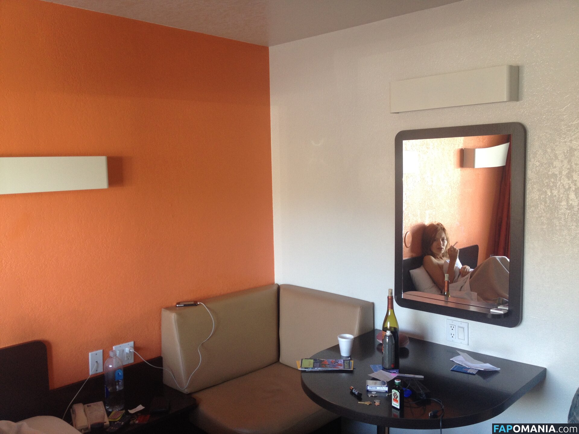 Emily Browning Nudo Foto trapelata #4