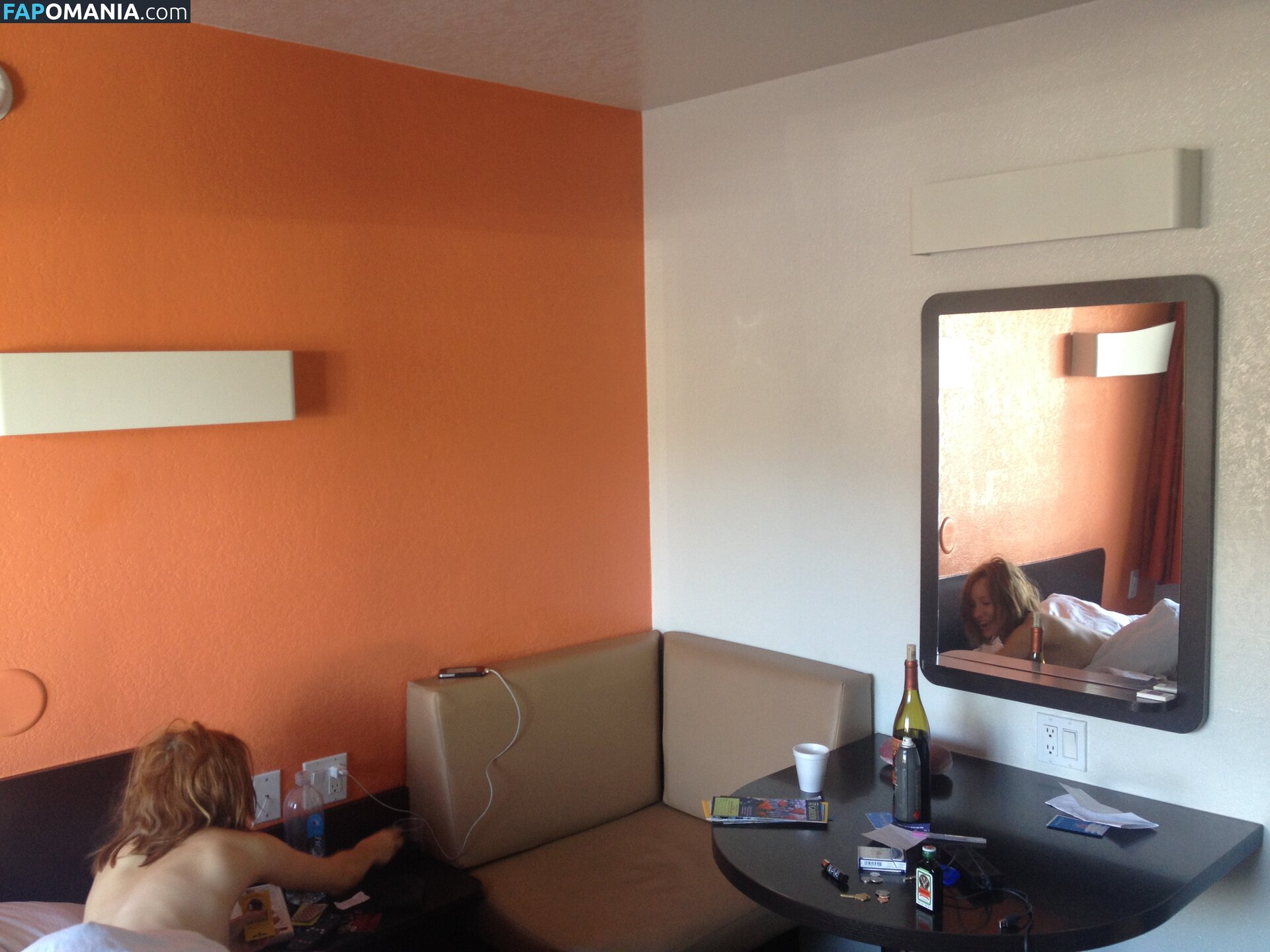 Emily Browning Nudo Foto trapelata #5