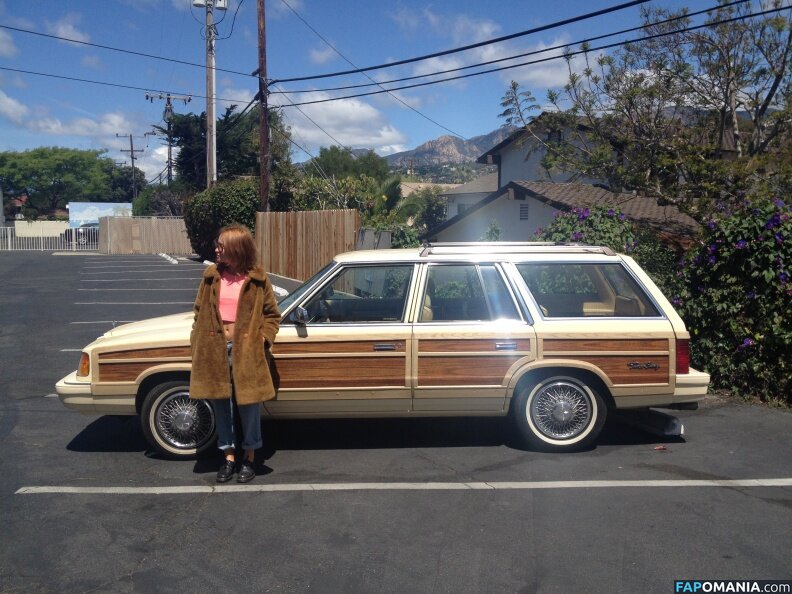 Emily Browning Nudo Foto trapelata #24