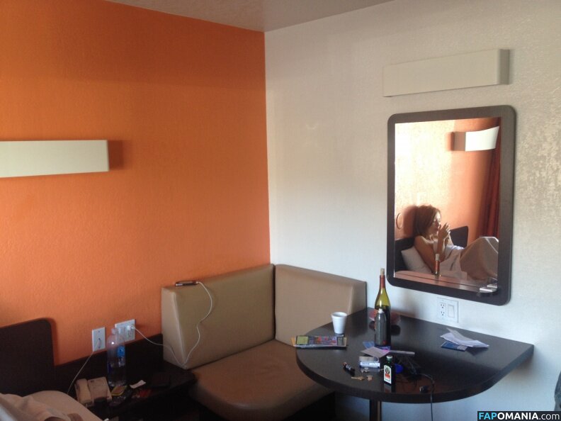 Emily Browning Nudo Foto trapelata #28