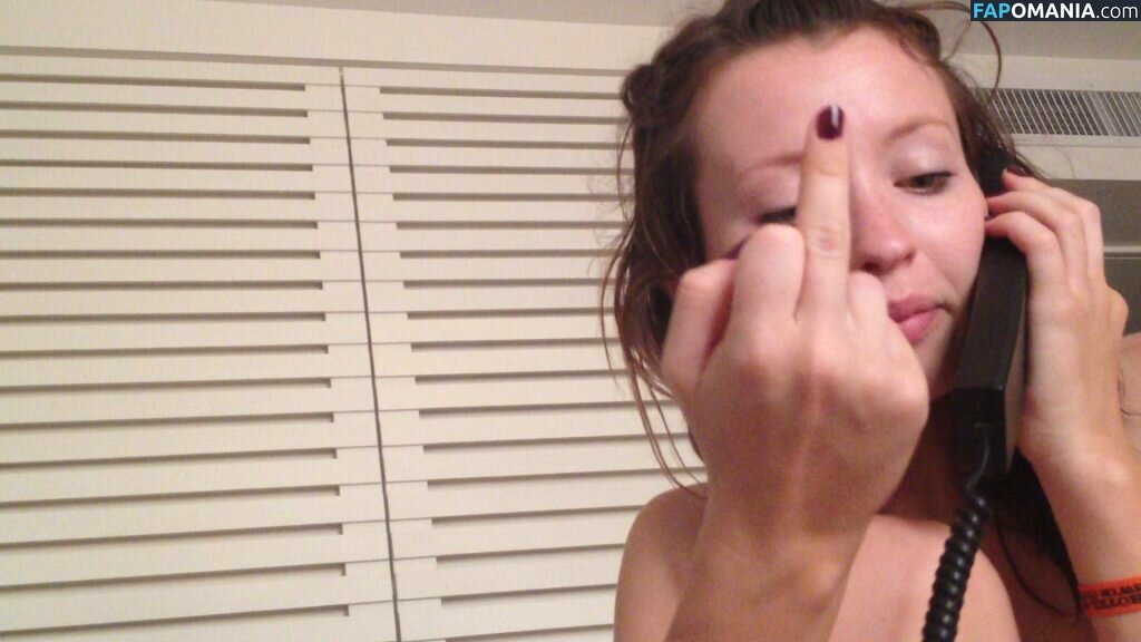 Emily Browning Nudo Foto trapelata #36