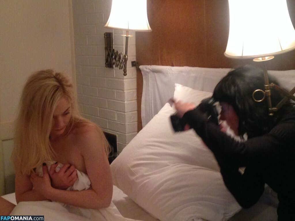 Emily Kinney Nudo Foto trapelata #11