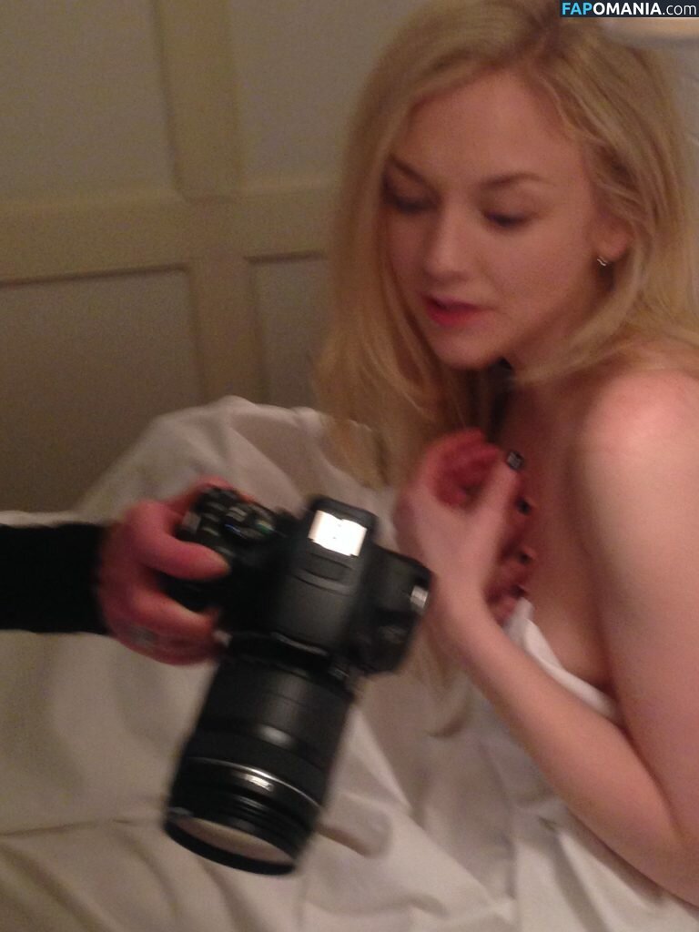 Emily Kinney Nudo Foto trapelata #20