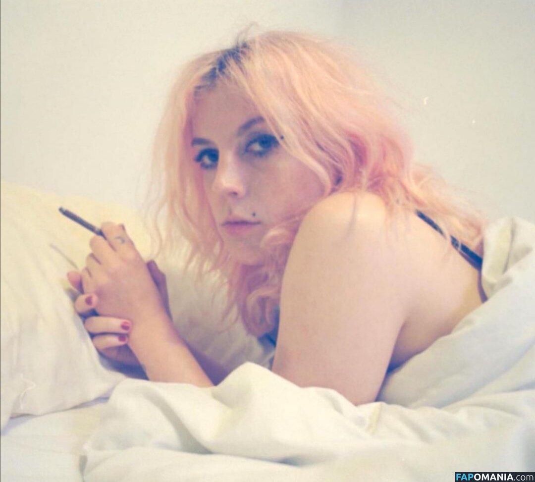 Izzy Phillips Nudo Foto trapelata #8