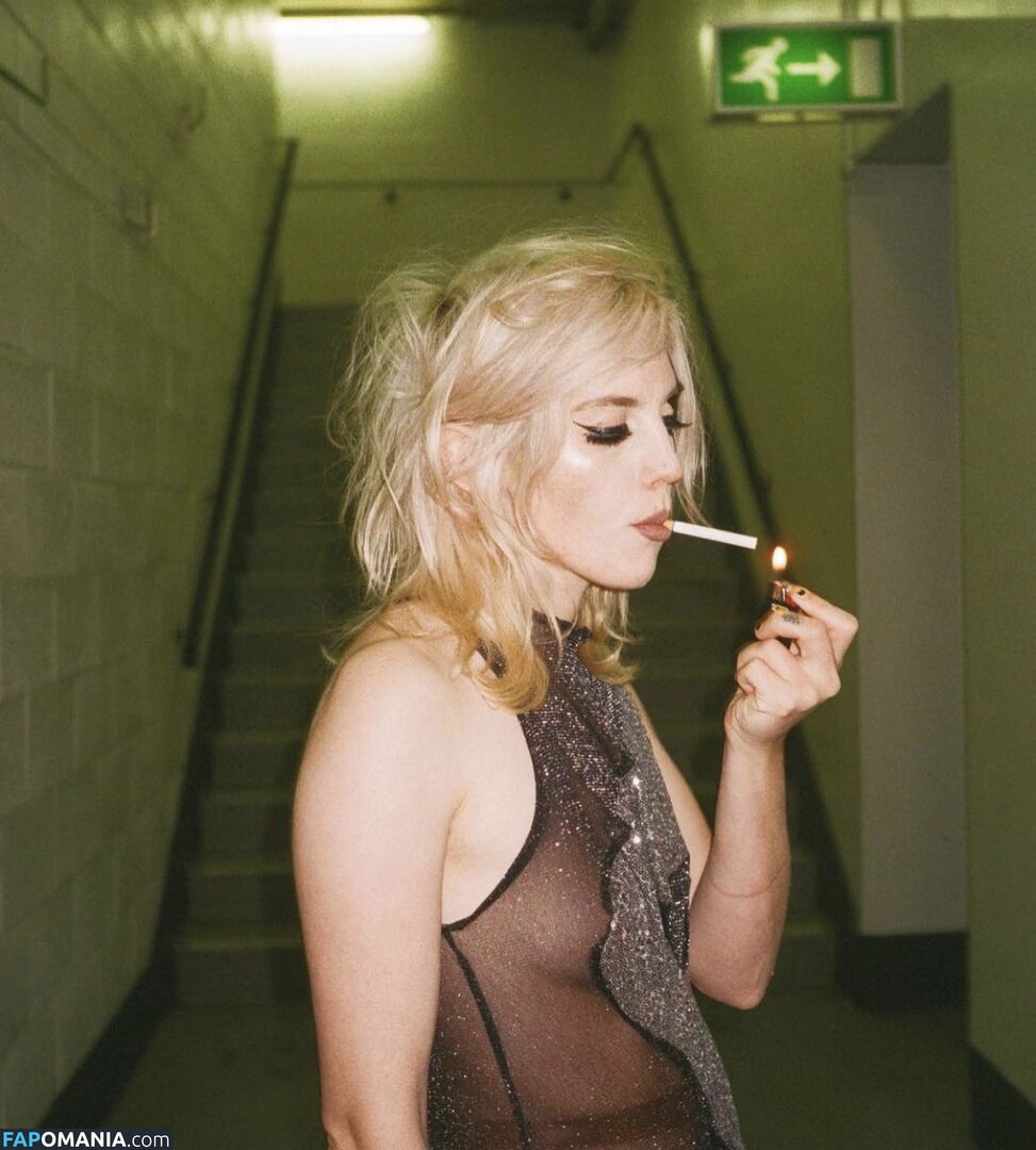 Izzy Phillips Nudo Foto trapelata #13