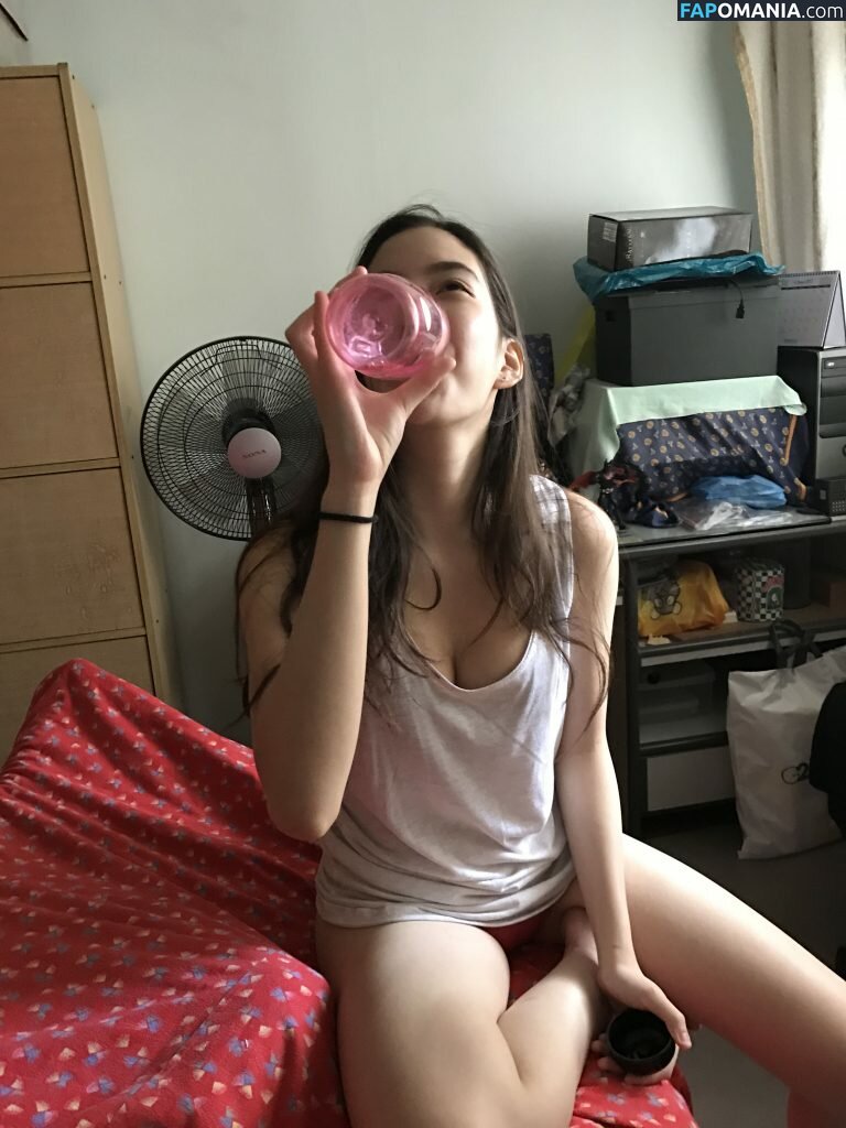 Janella Ooi Nudo Foto trapelata #3