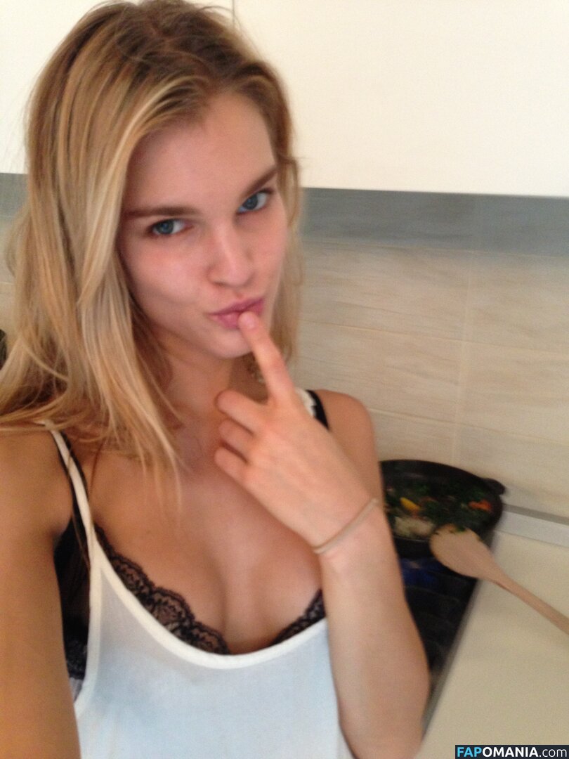 Joy Corrigan Nudo Foto trapelata #3