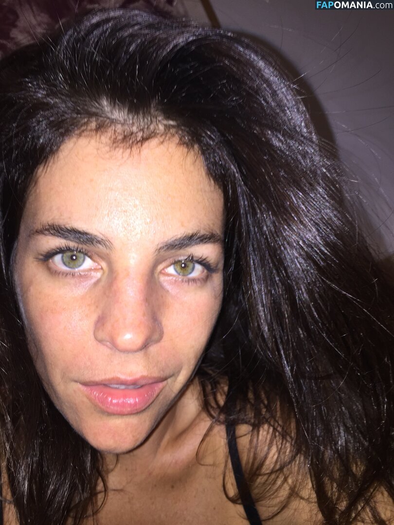 Julia Restoin Nudo Foto trapelata #12
