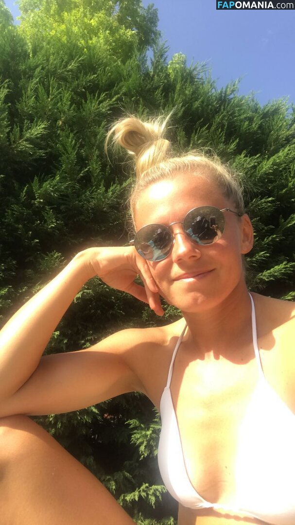 Julia Simic Nudo Foto trapelata #8