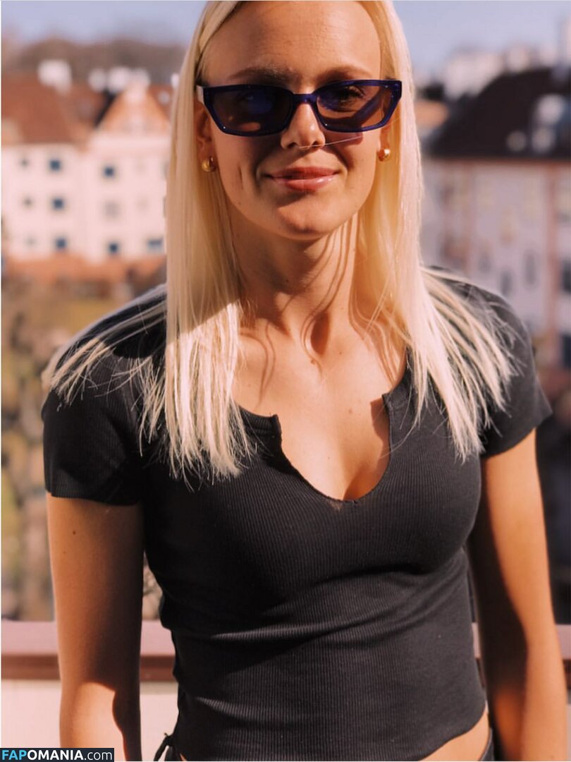 Karina SСvik Nudo Foto trapelata #6