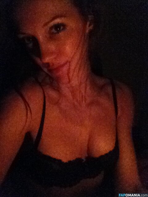 Katie Cassidy Nudo Foto trapelata #7