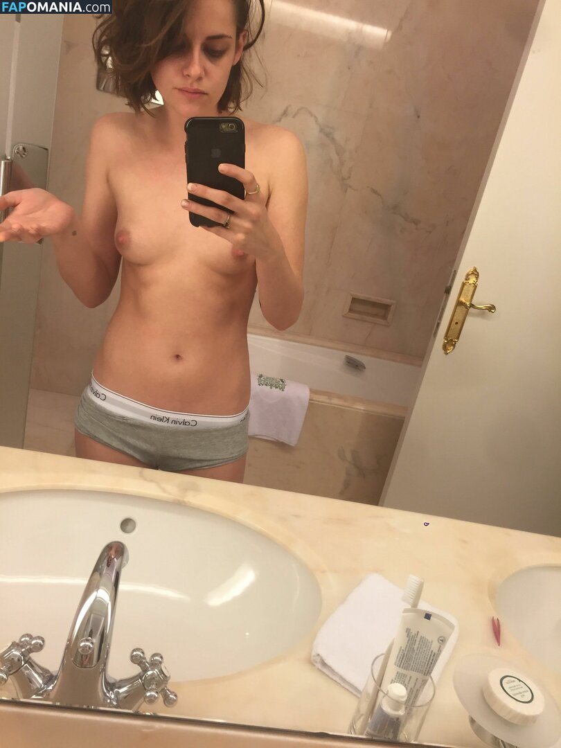Kristen Stewart Nudo Foto trapelata #240