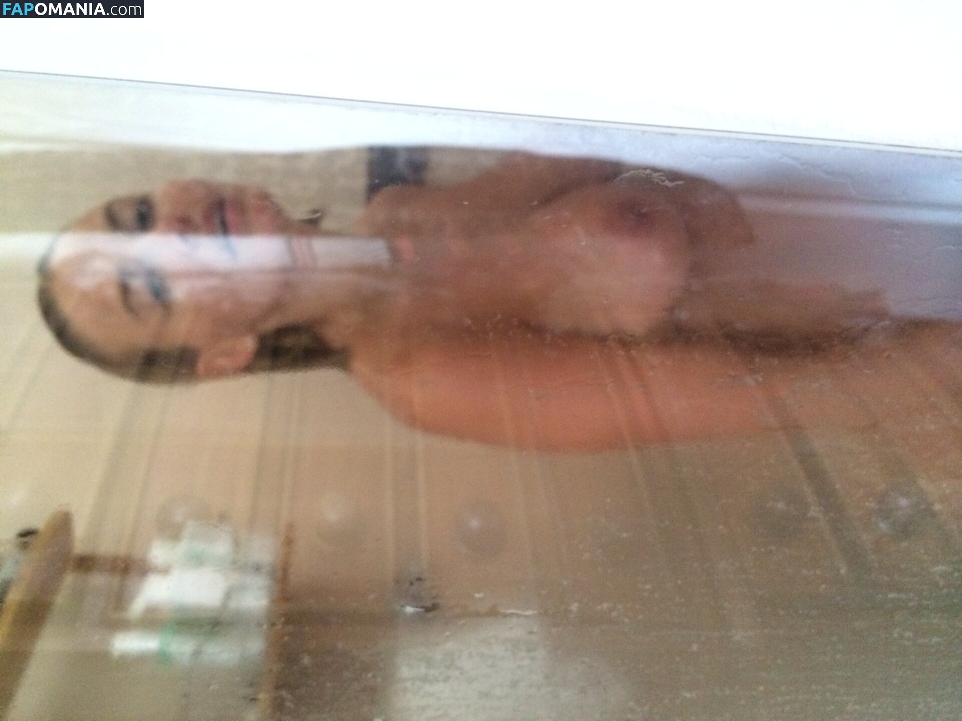 Lara Bingle Nudo Foto trapelata #226