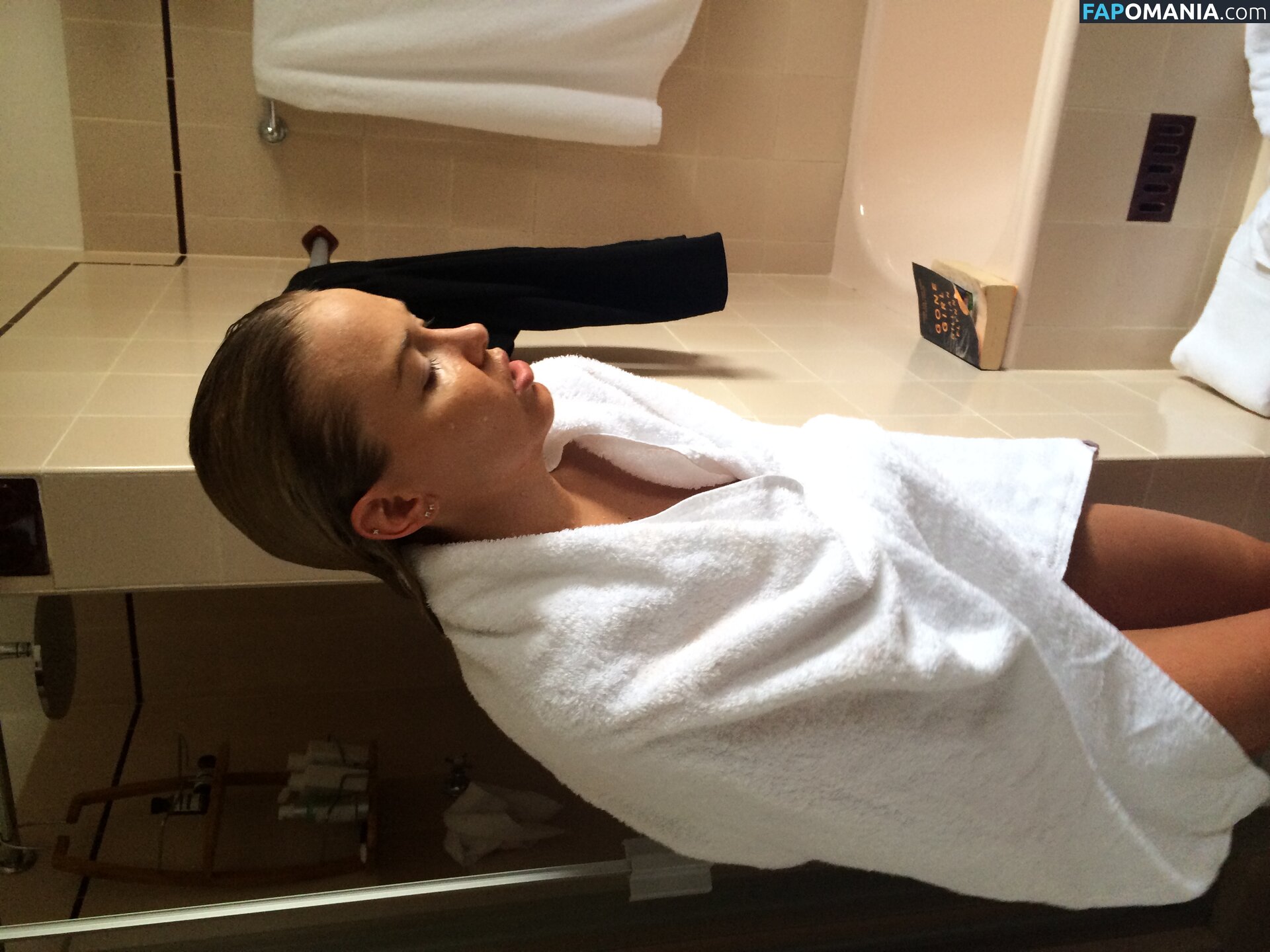 Lara Bingle Nudo Foto trapelata #254