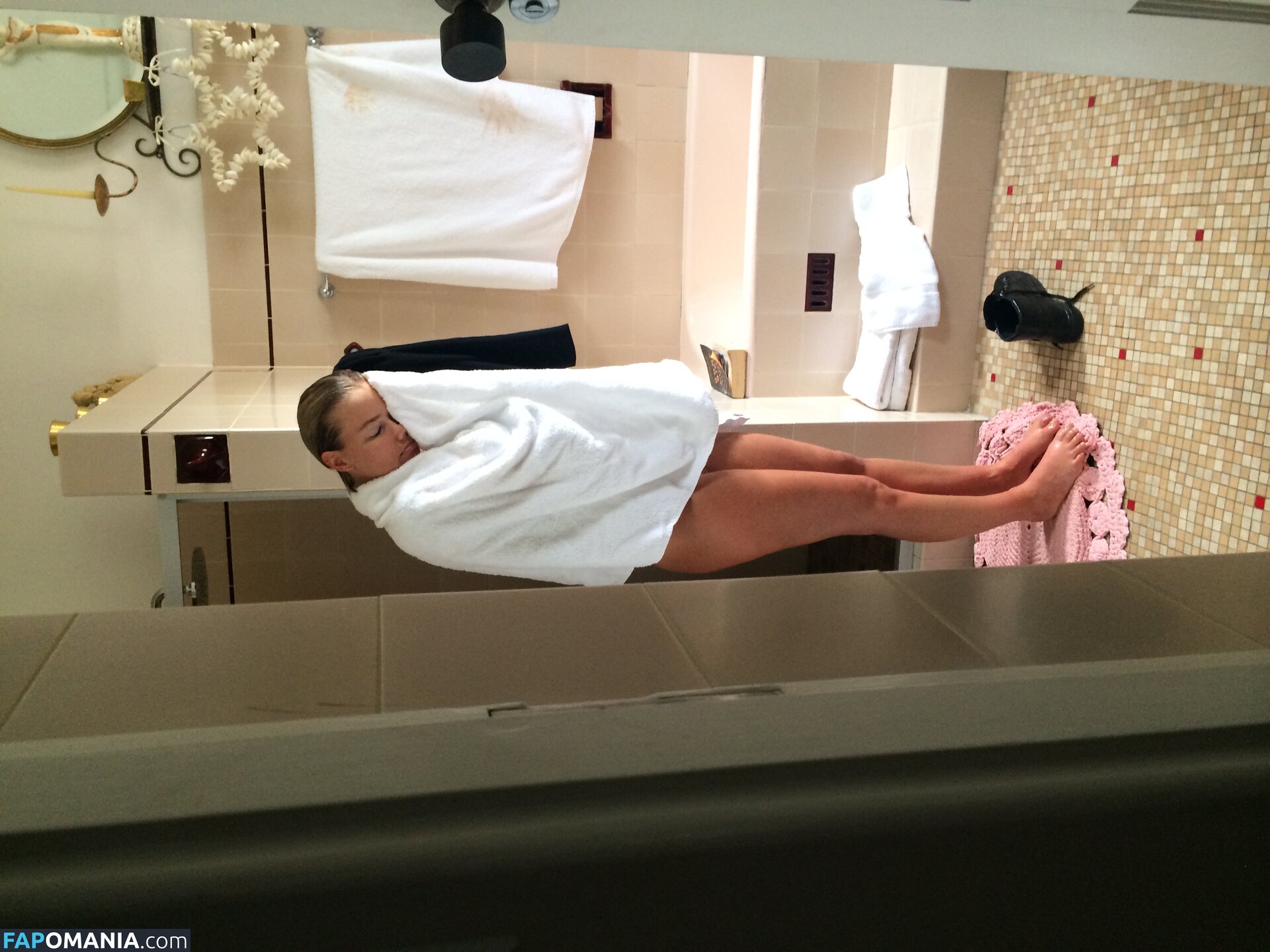 Lara Bingle Nudo Foto trapelata #261