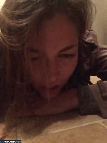 Lili Simmons Nudo Foto trapelata #45