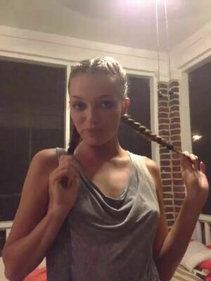 Lili Simmons